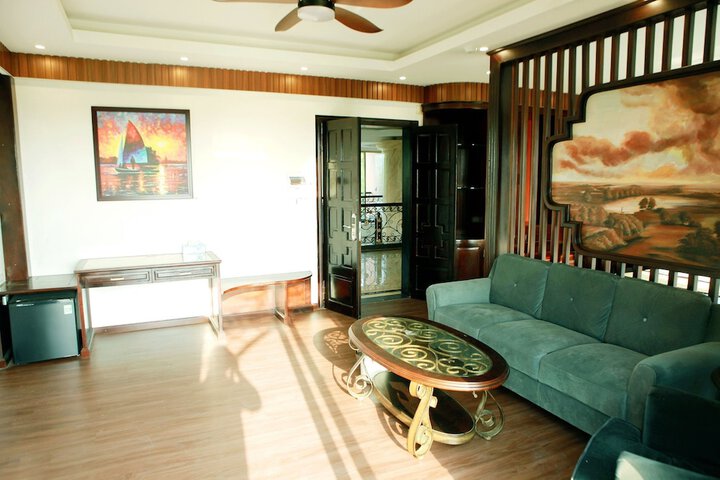 Room 15 of 99