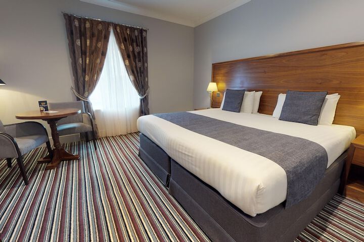 Room 10 of 56
