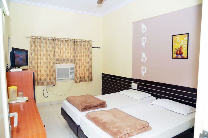Room 10 of 28