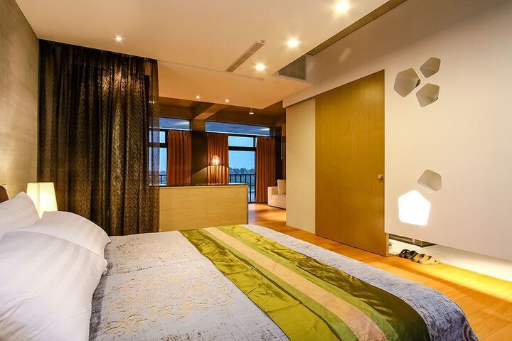 Room 8 of 43