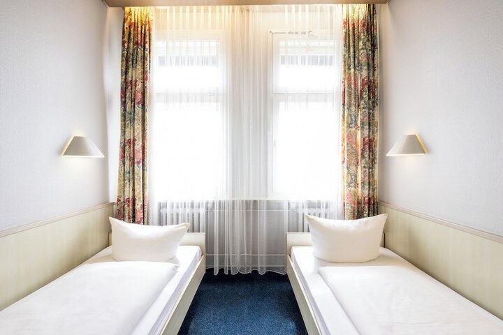 Room 38 of 103