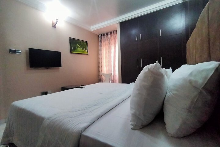 Room 5 of 34
