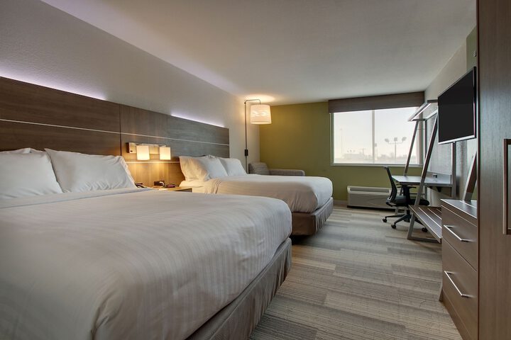 2 Queen Beds (10 of 36)
