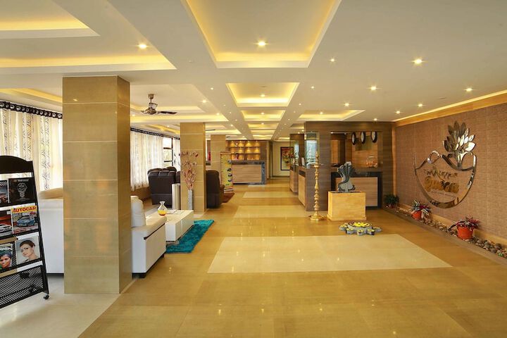 Ballroom/Hall 34 of 43