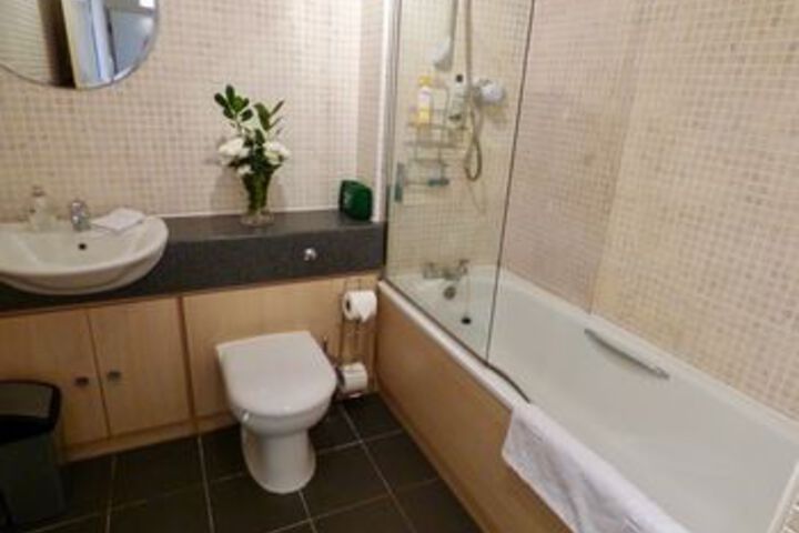 Room 10 of 29