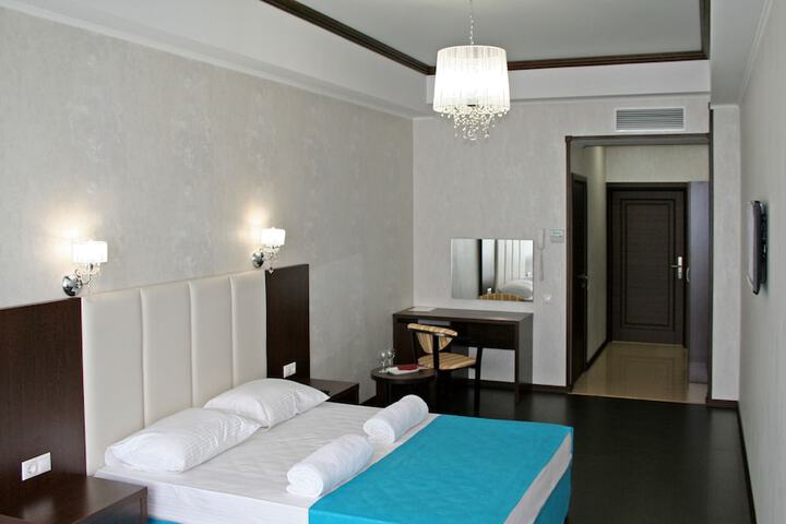 Room 8 of 72