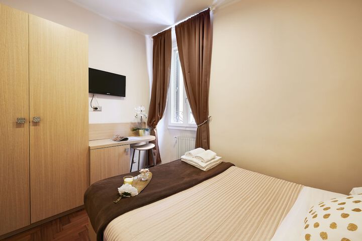 Room 9 of 37