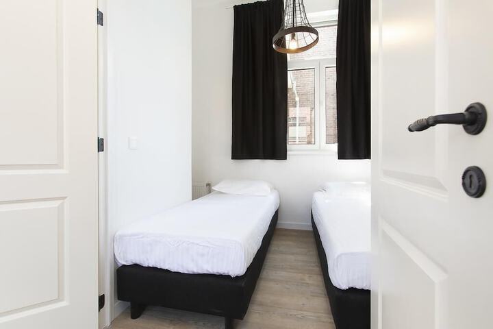 Room 13 of 72