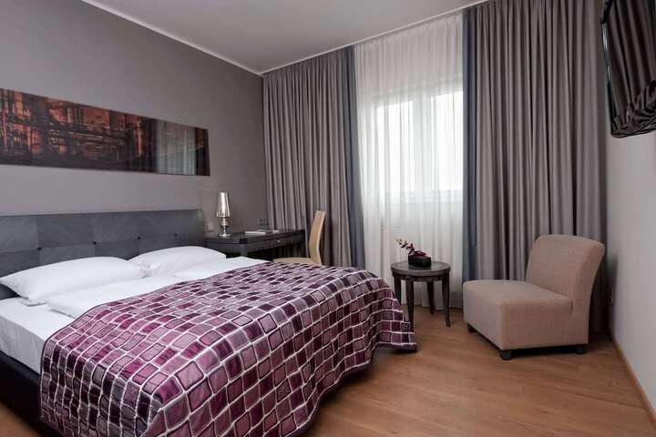 Room 13 of 42