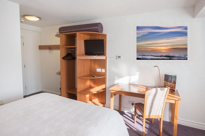 Room 8 of 15