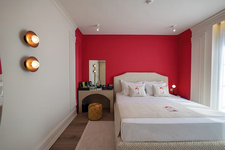 Room 4 of 128