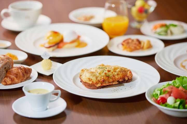 Breakfast/Coffee Service 60 of 81
