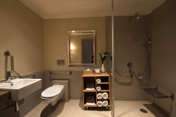 Room 30 of 74