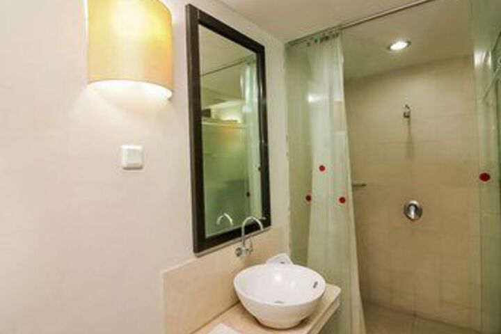 Room 8 of 62