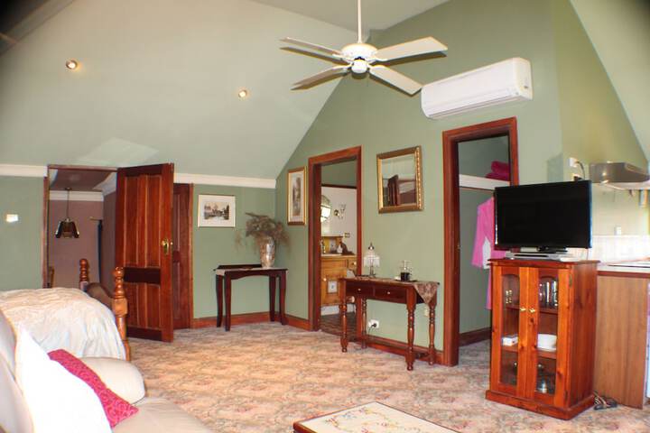 Room 17 of 44