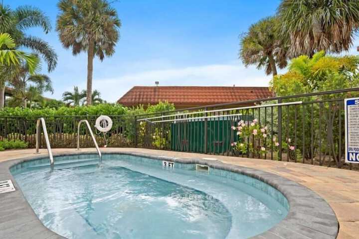 Pool Hotel