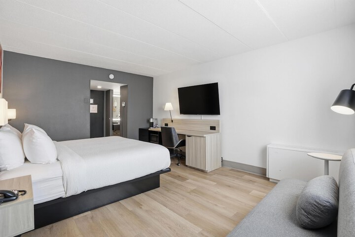 Room 14 of 77