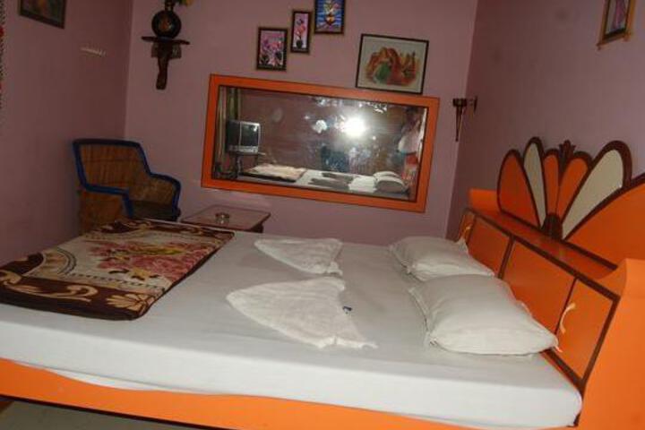 Room 2 of 5