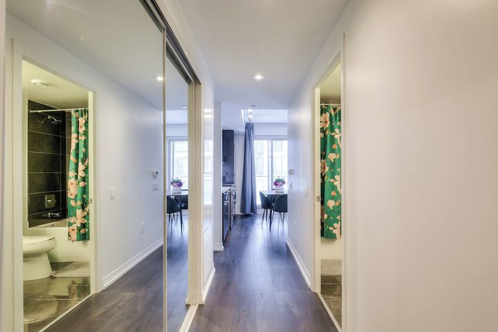 Room 40 of 652