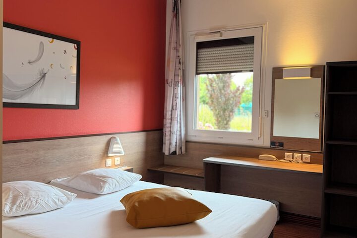 Room 10 of 38