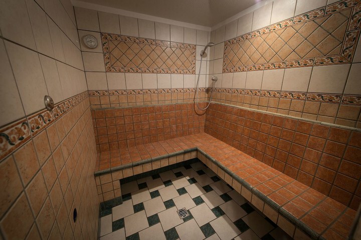 Room 43 of 65