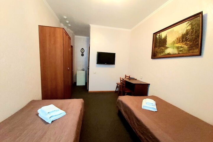 Room 10 of 34