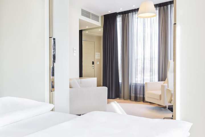 Room 40 of 72