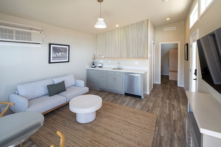 Room 4 of 37