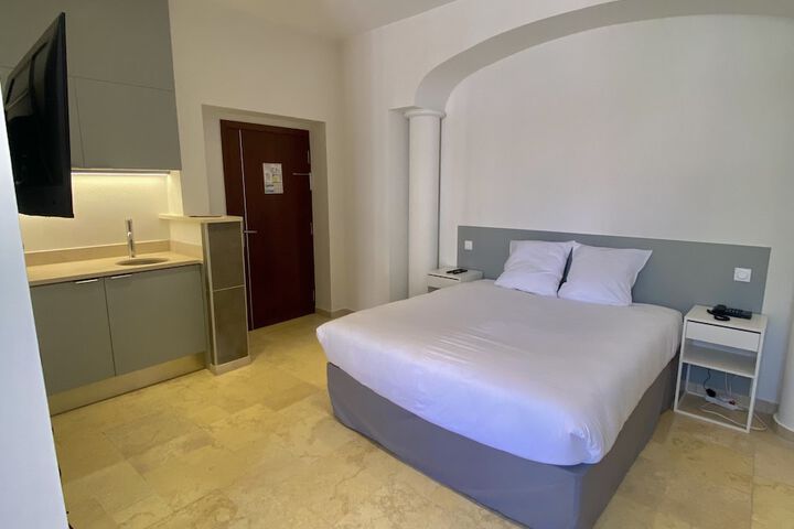 Room 4 of 81