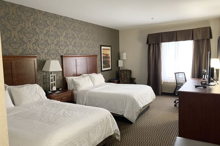 2 Queen Beds (4 of 10)