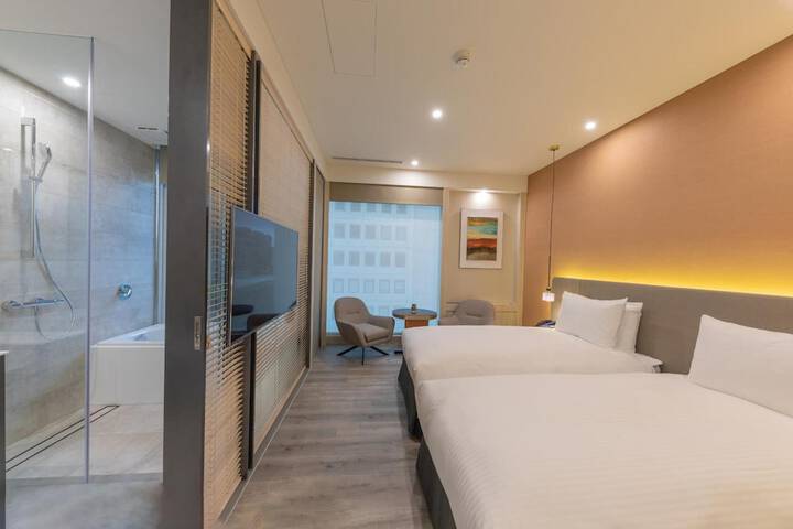 Room 17 of 46