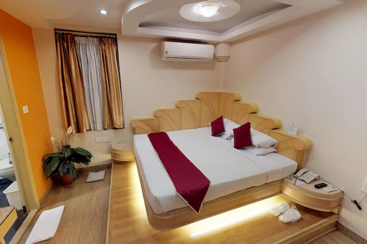 Room 4 of 27