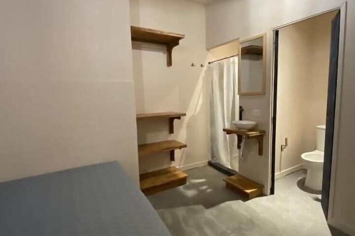 Room 2 of 67