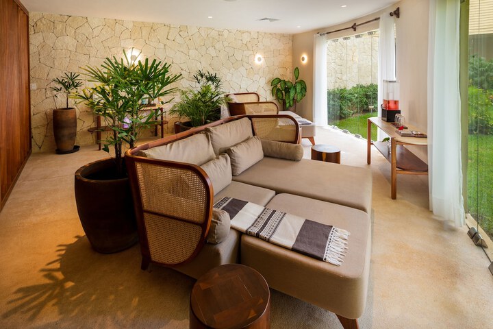 Hotel Interior 110 of 192