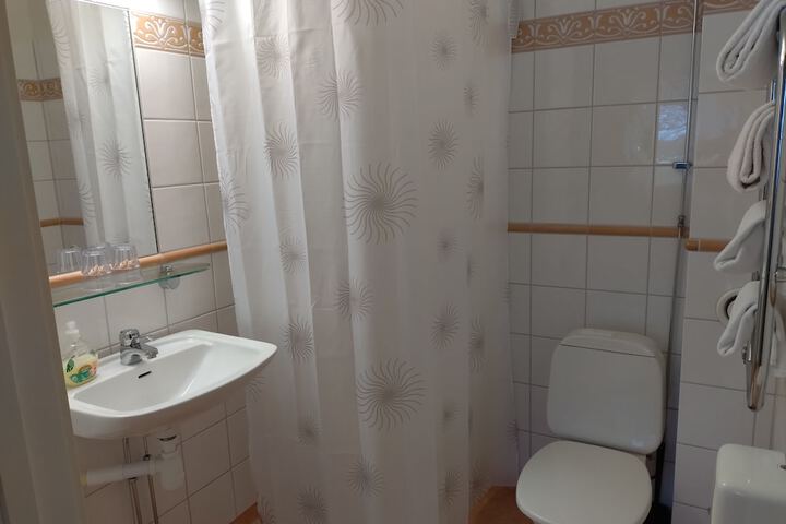 Room 27 of 66