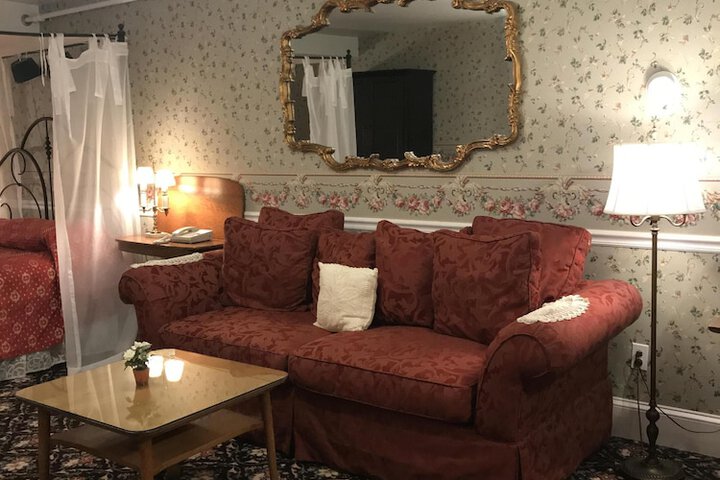 Room 33 of 84