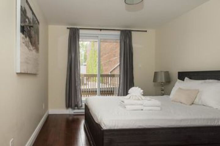 Room 5 of 12