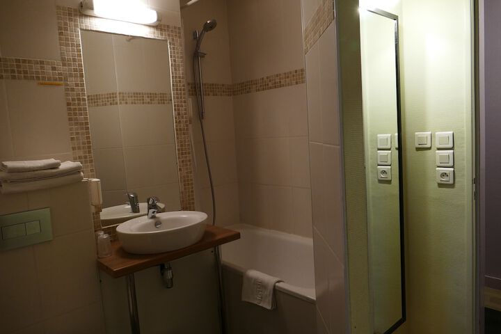Room 20 of 35