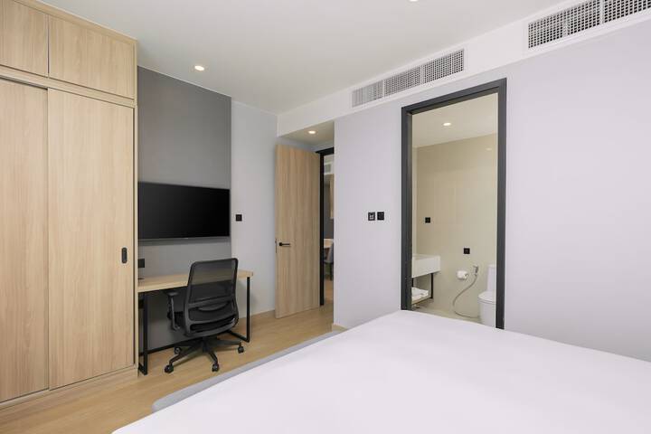 Room 18 of 142