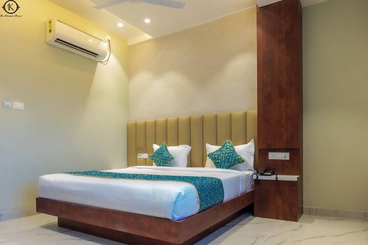 Room 5 of 20