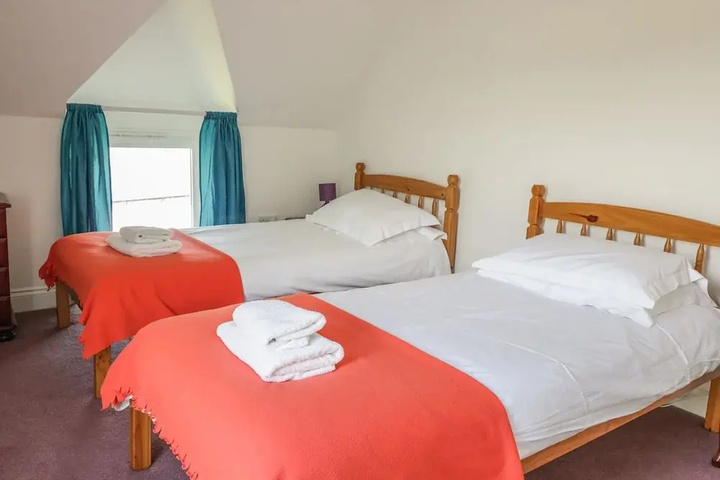 Room 4 of 21