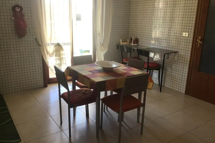 Dining 19 of 20