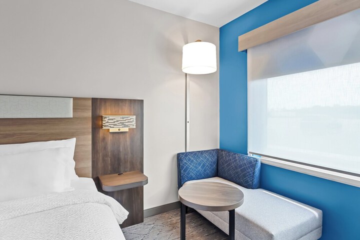 Room 12 of 40