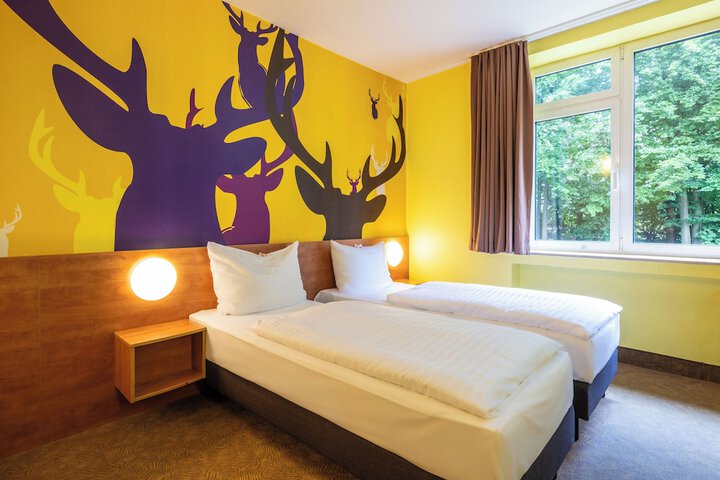 Room 17 of 118