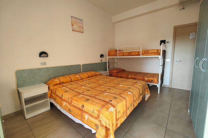 Room 5 of 12