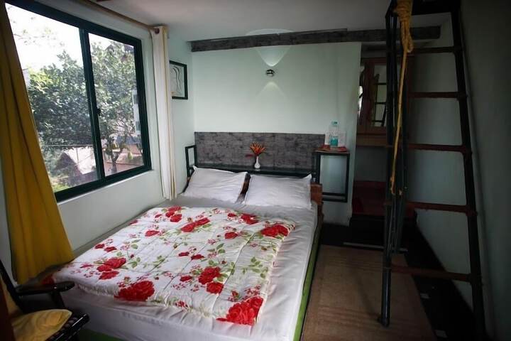 Room 7 of 33