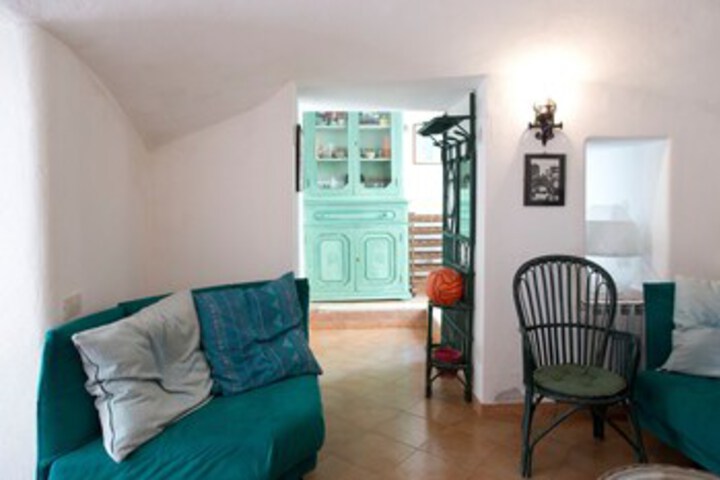 Room 6 of 18