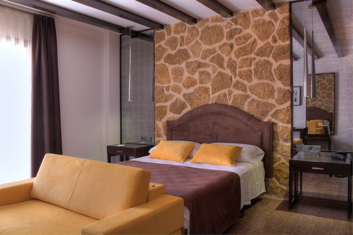 Room 4 of 6