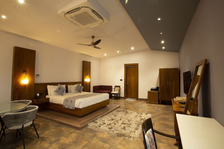Room 37 of 196