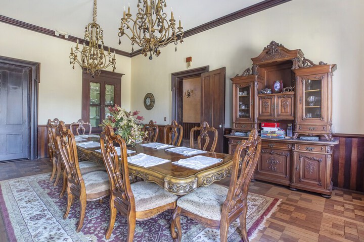 Dining 60 of 85